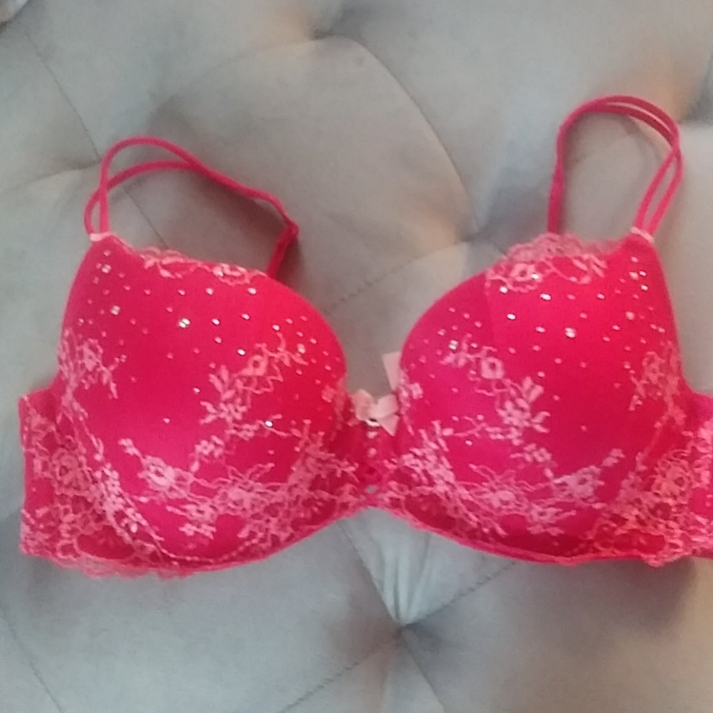 NWOT Victoria's Secret padded bra